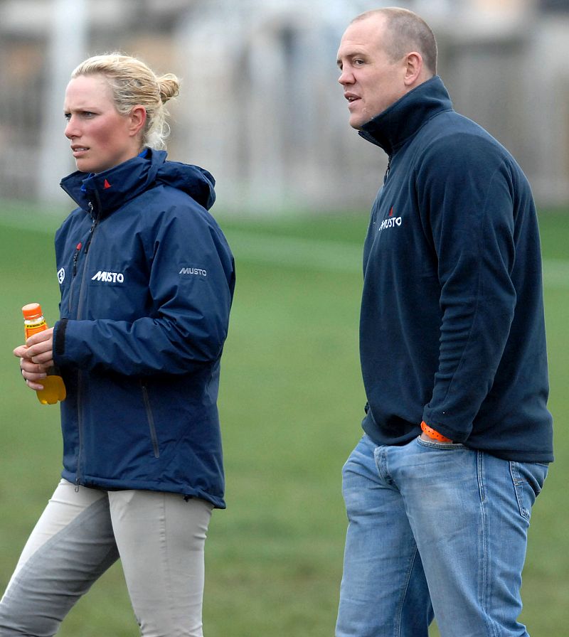 Zara Phillips y Mike Tindall, en un trofeo de badminton.