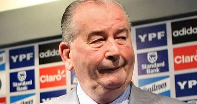 MARADONA DEJA DE SER TÉCNICO DE LA SELECCIÓN ARGENTINA
