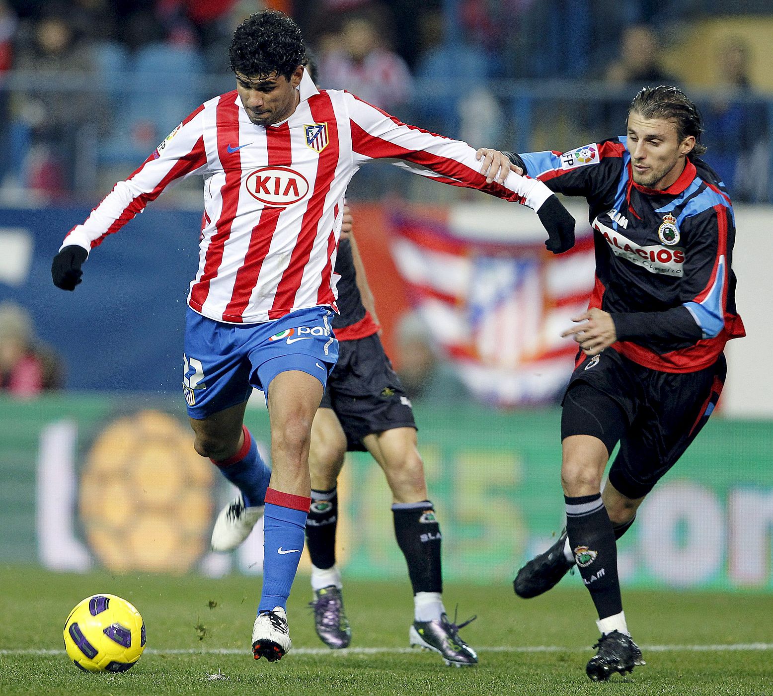 Diego Costa ocupó sin éxito el lugar de Forlán en la delantera del Atlético de Madrid.