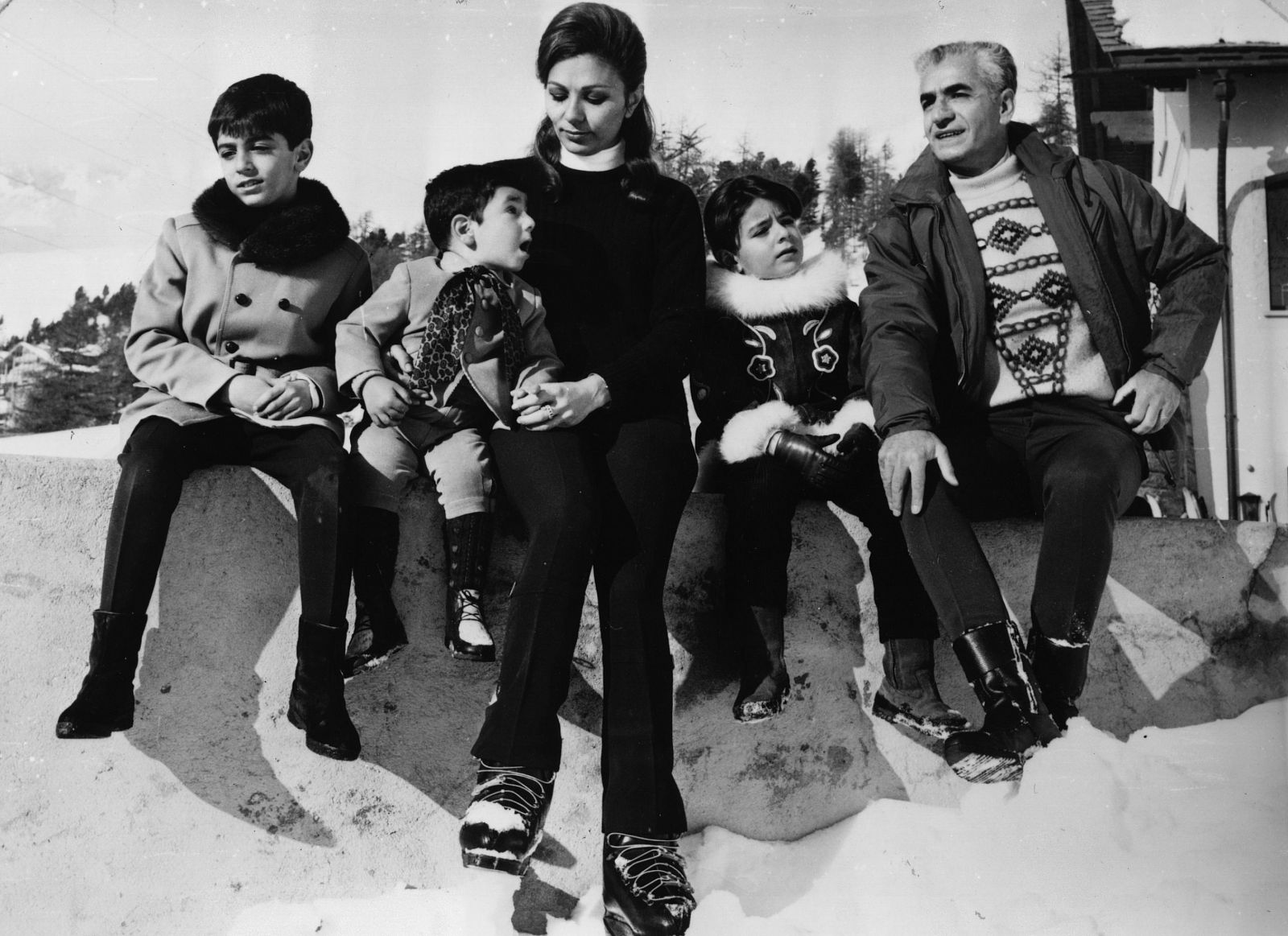 La familia del Shah, retratada el 6 de febrero de 1969 durante unas vacaciones en Sant Moritz (Francia).
