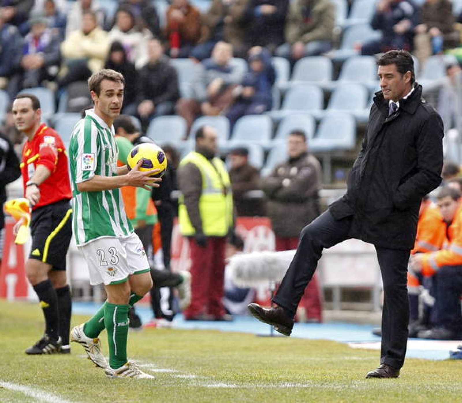 El entrenador del Getafe, Michel, y el jugador del Betis Nacho en el partido de Copa en el Coliseum.