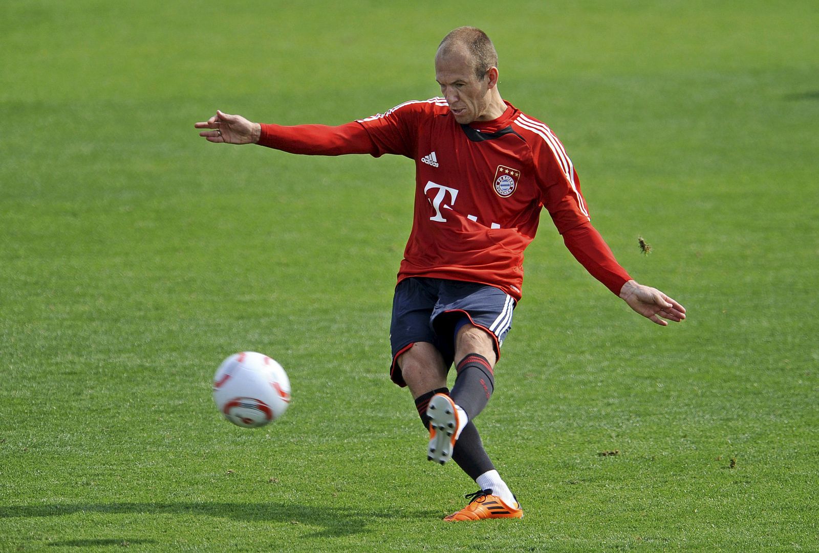 El jugador holandés del Bayern de Múnich Arjen Robben asiste a una sesión de entrenamiento