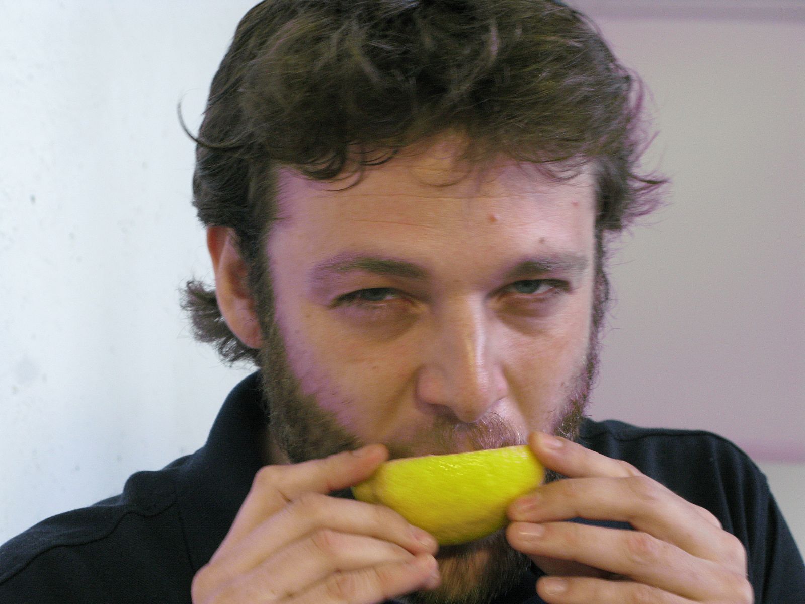 El joven realizador Miguel Romero ha codirigido el cortometraje de ficción nominado a los Goya 'Zumo de limón'