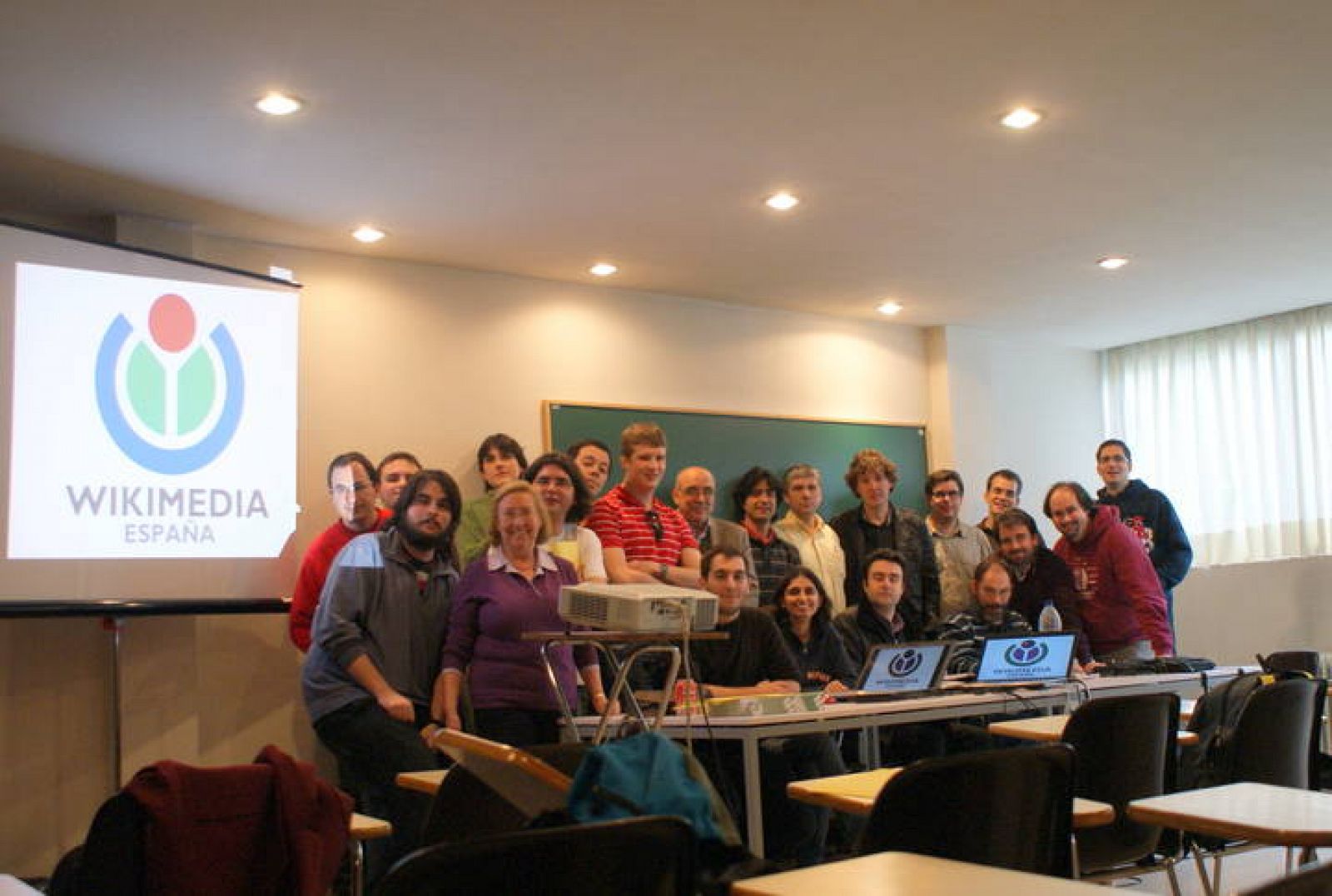  Encuentro prefundacional de Wikimedia España, fotografía grupal.