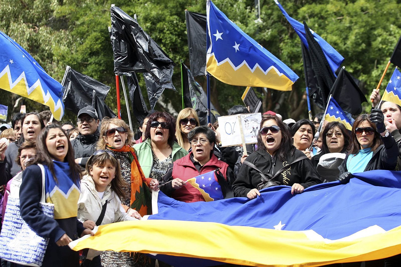 Los manifestantes protestan contra la subida del gas en la región chilena de Magallanes.