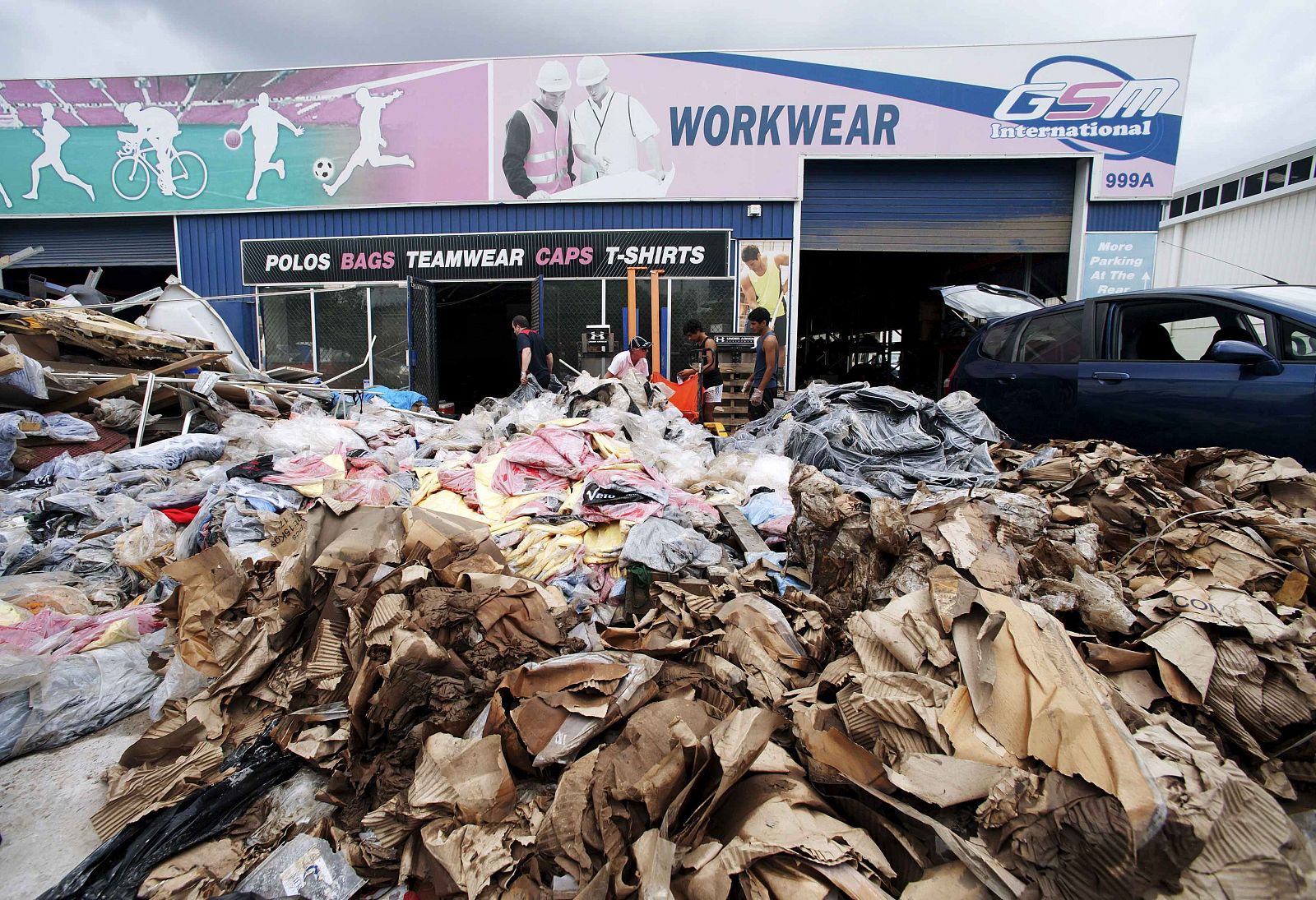 Exterior de una tienda asolada por las lluvias en Australia