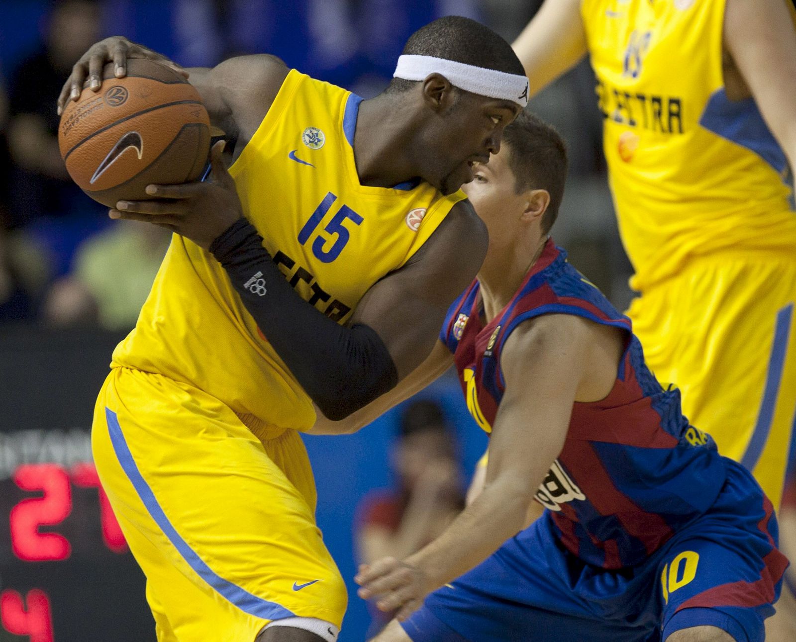 Lakovic intenta frenar al escolta del Maccabi Doron Perkins