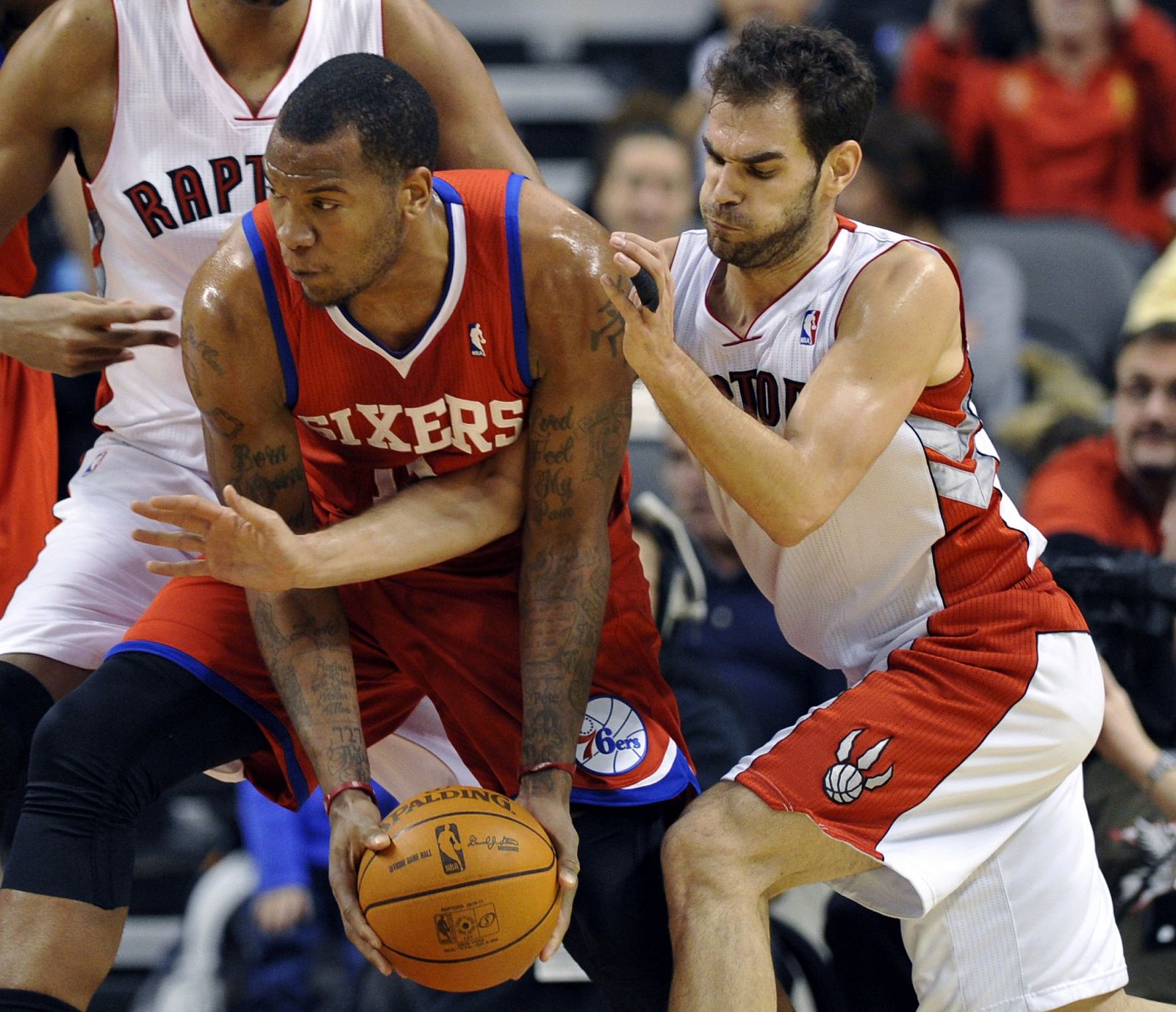 Calderón volvió tras superar una gripe pero no pudo llevar a su equipo, Toronto Raptors, por el camino de la victoria ante los Philadelphia 76ers.