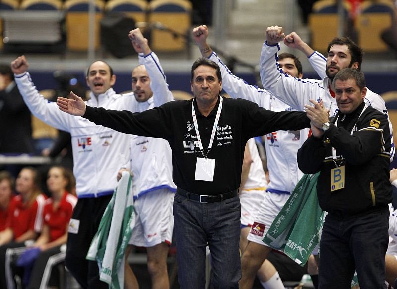 Valero Rivera celebra el bronce conseguido frente a Suecia.