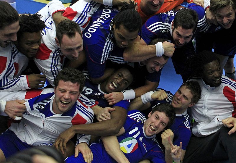 Los jugadores franceses celebran su nuevo título mundial.