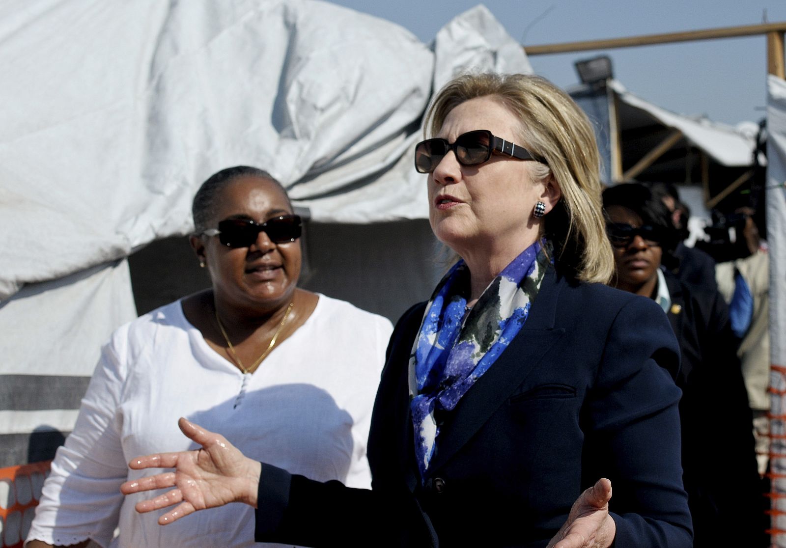 La secretaria de Estado de EE.UU., Hilary Clinton, durante su reciente visita a Puerto Príncipe.