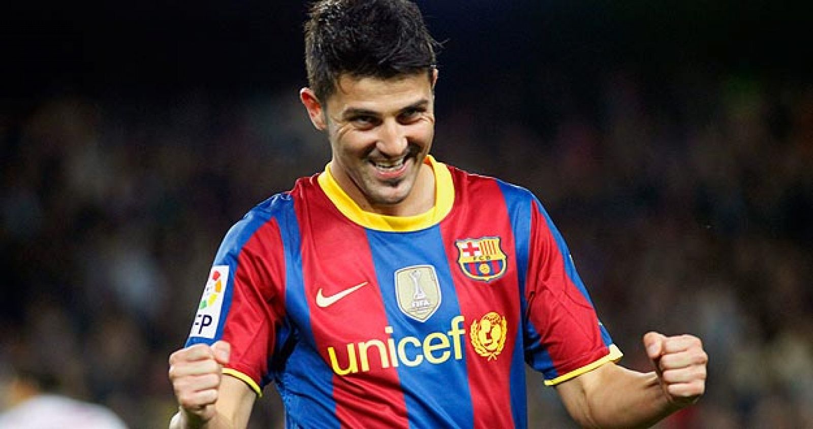 David Villa:, celebra uno de sus goles con el Barcelona.