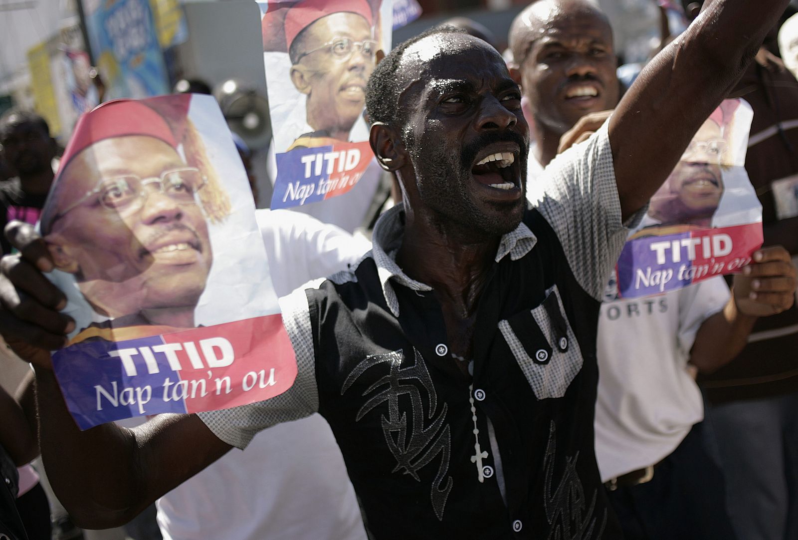 Partidarios del expresidente Jean Bertrand Aristide manifestándose a favor de su regreso a Haití