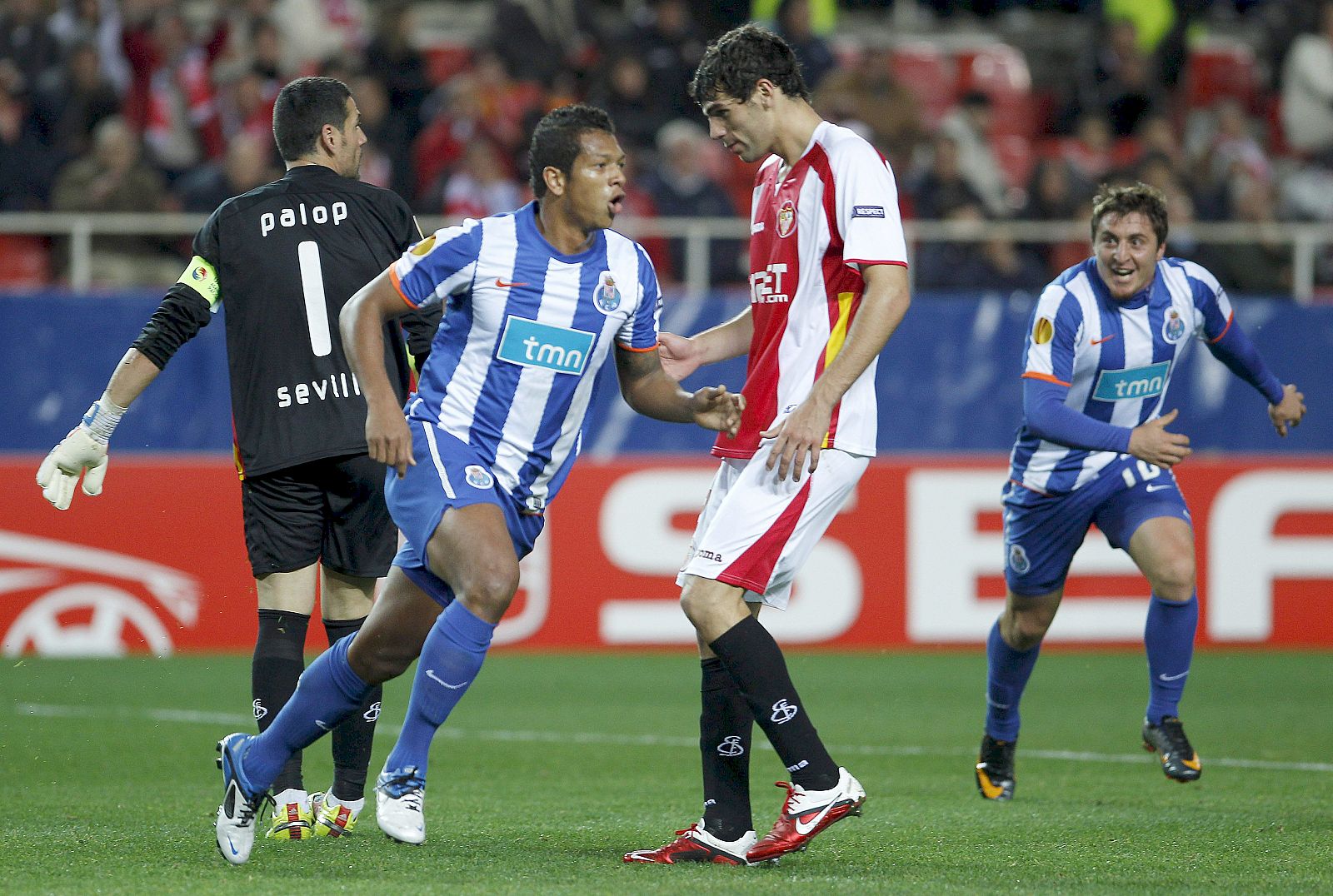 El Sevilla pierde ante el Oporto