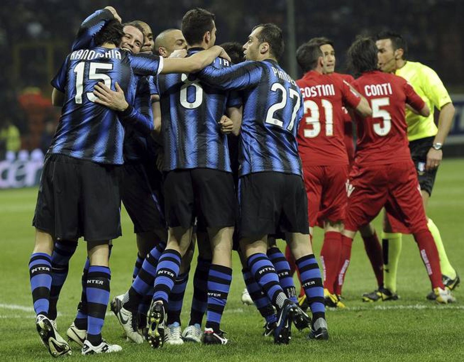 Los jugadores del Inter celebran el gol de Ranocchia