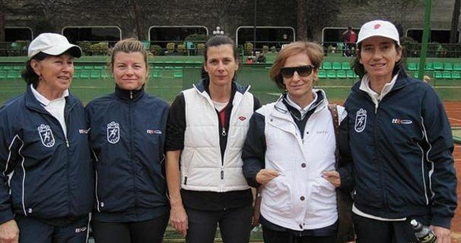 La tenista Rosa Bielsa, primera por la derecha, en una foto de archivo.