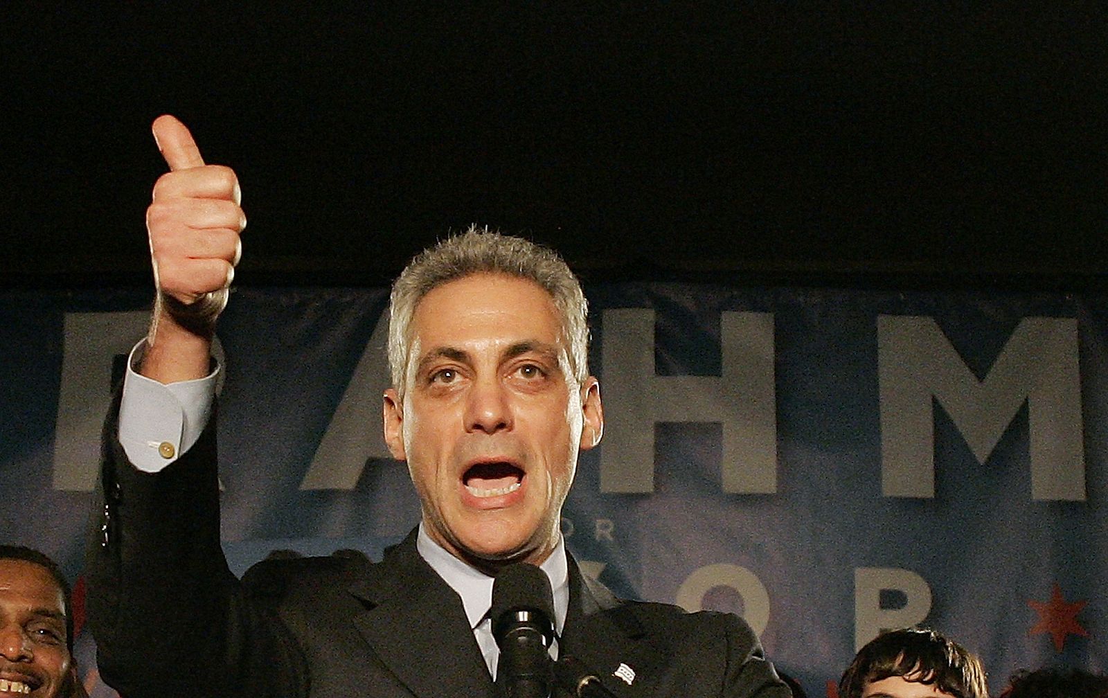 Rahm Emanuel celebra su victoria en las elecciones a la alcaldía de Chicago.