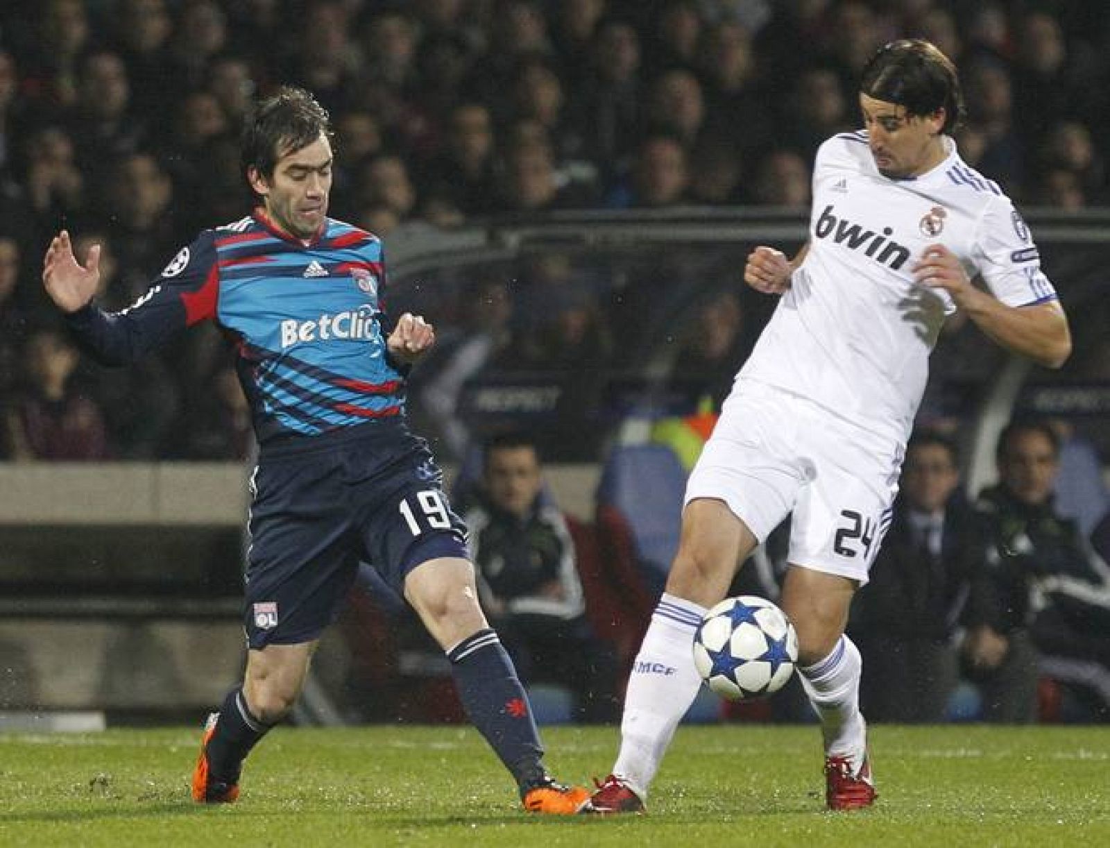 Khedira, ante el 'Chelo' Delgado en el partido de este martes