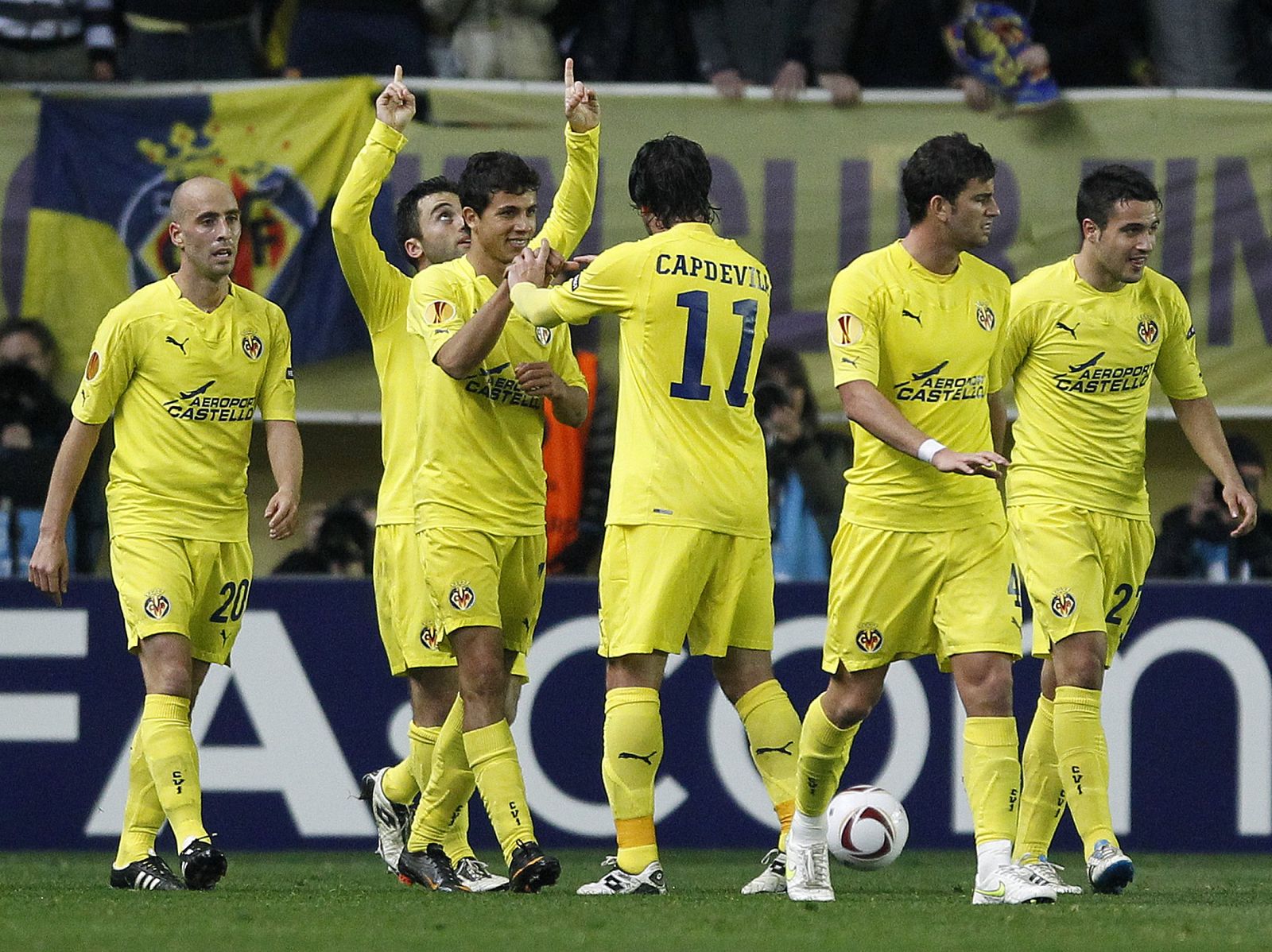Los jugadores del Villarreal celebran un gol en El Madrigal.
