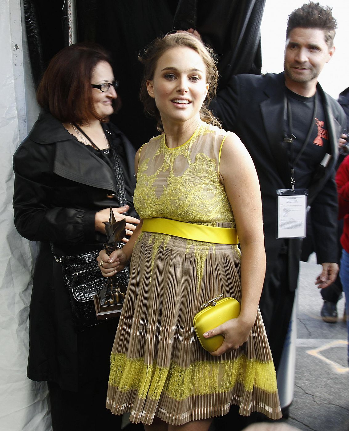 Actress Natalie Portman poses with the award for best female lead for her role in the film "Black Swan" during the 2011 Film Independent Spirit Awards in Santa Monica, California.