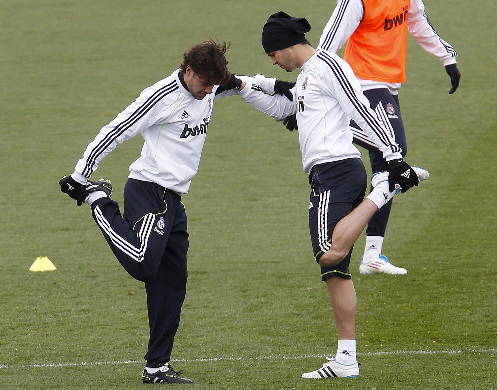 Kaká (derecha) entrena en Valdebebas con Pedro León