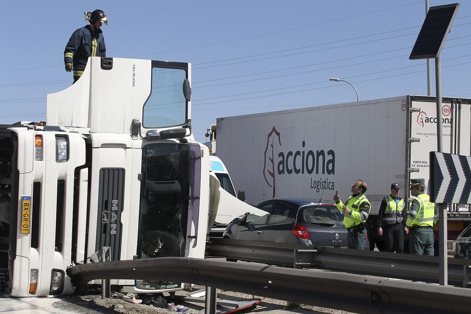 El vuelco de un cambión cortó durante dos hora una carretera de Salamanca