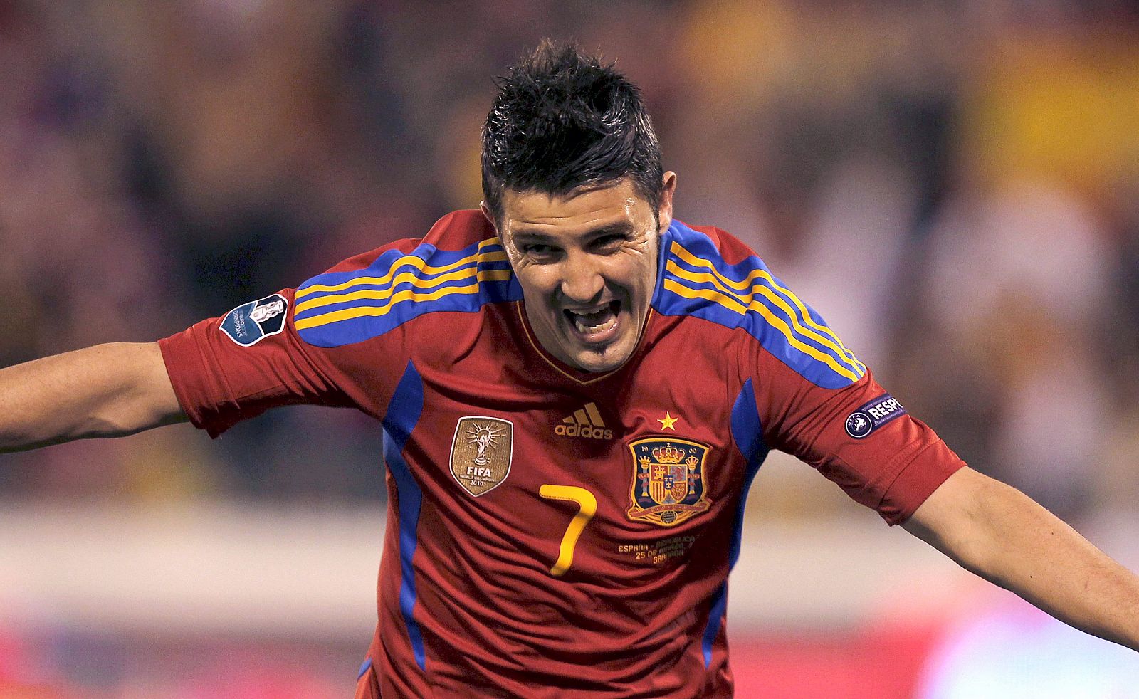 El delantero de la selección española, David Villa, celebra el segundo gol del combinado español.