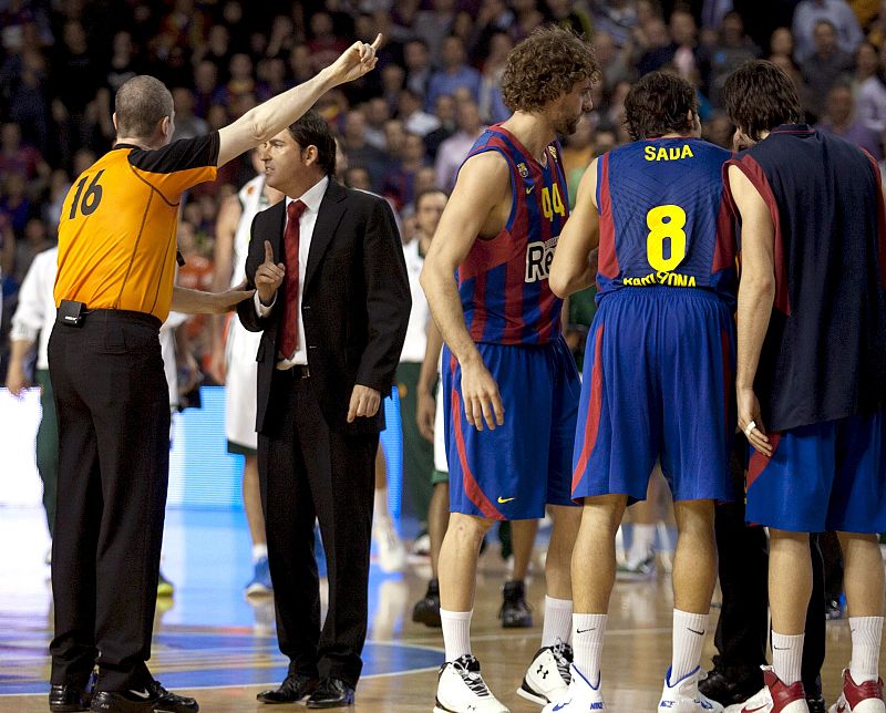 Los pupilos de Xavi Pascual (izquierda) quieren hacer olvidar la decepción europea a su afición