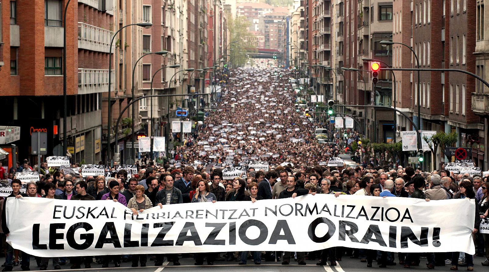 MANIFESTACIÓN CONVOCADA POR LOS FIRMANTES DEL ACUERDO DE GERNIKA PARA RECLAMAR LA LEGALIZACIÓN DE SORTU