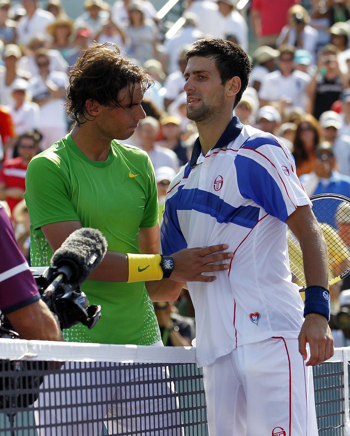 Nadal y Djokovic se saludan tras la final del Masters 1000 de Miami