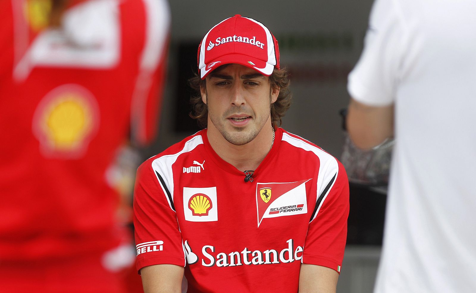 Fernando Alonso, ante los medios en el paddock del circuito de Sepang.