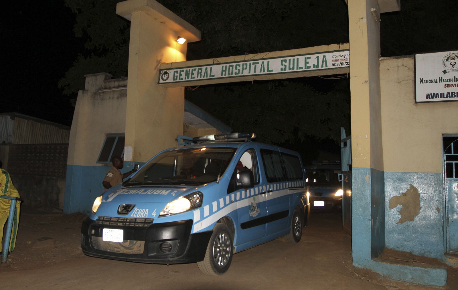 Una ambulancia traslada a un herido al Hospital General de Suleja.