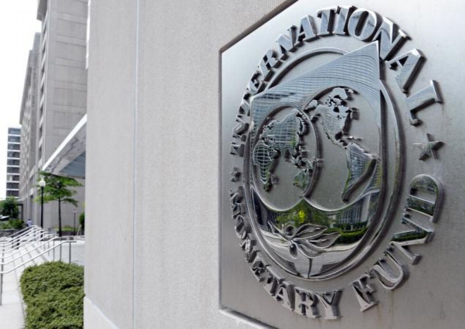 Entrada de la sede el FMI en Washington