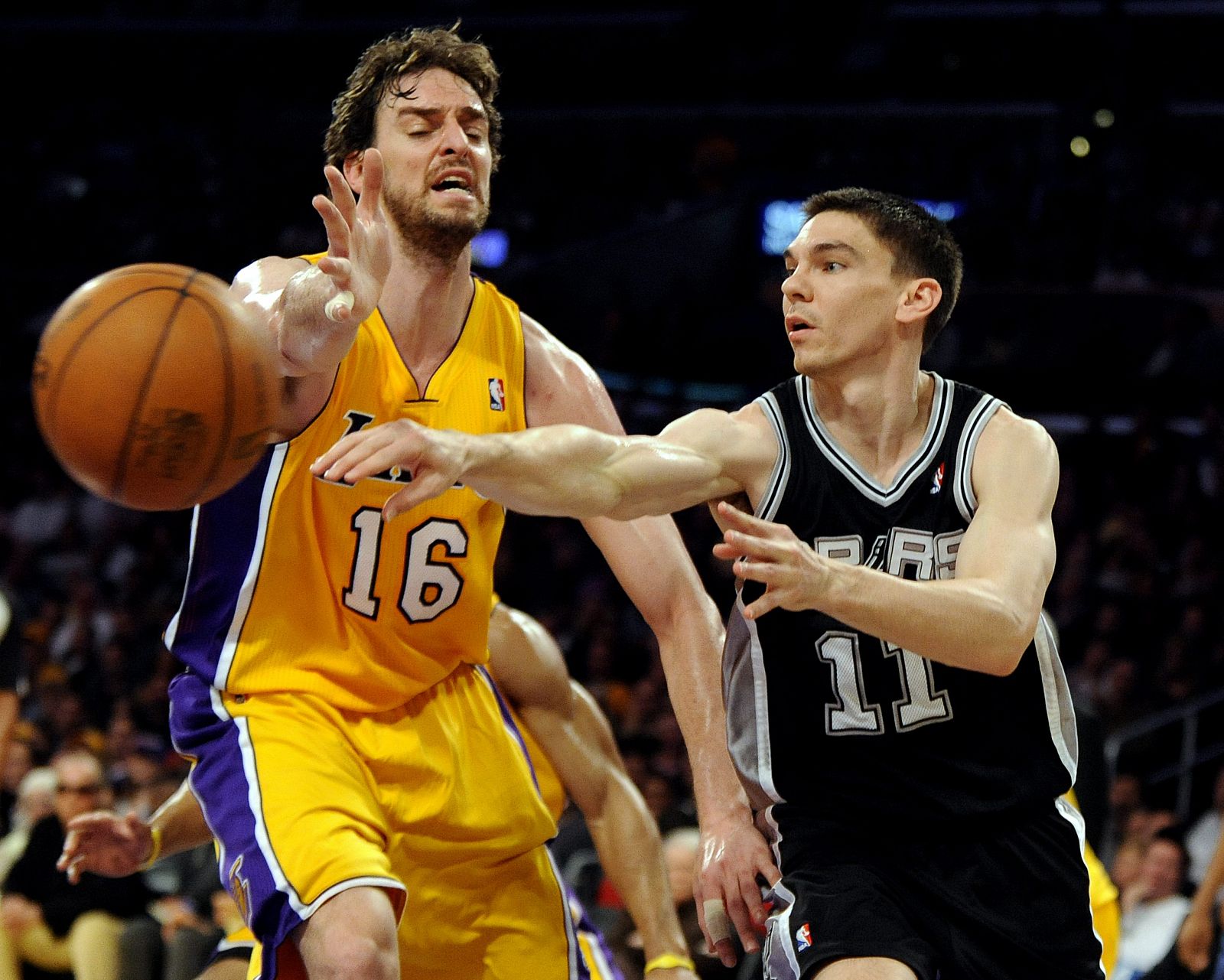 Pau Gasol fue el mejor en la victoria de su equipo, los Lakers, ante Spurs de San Antonio.