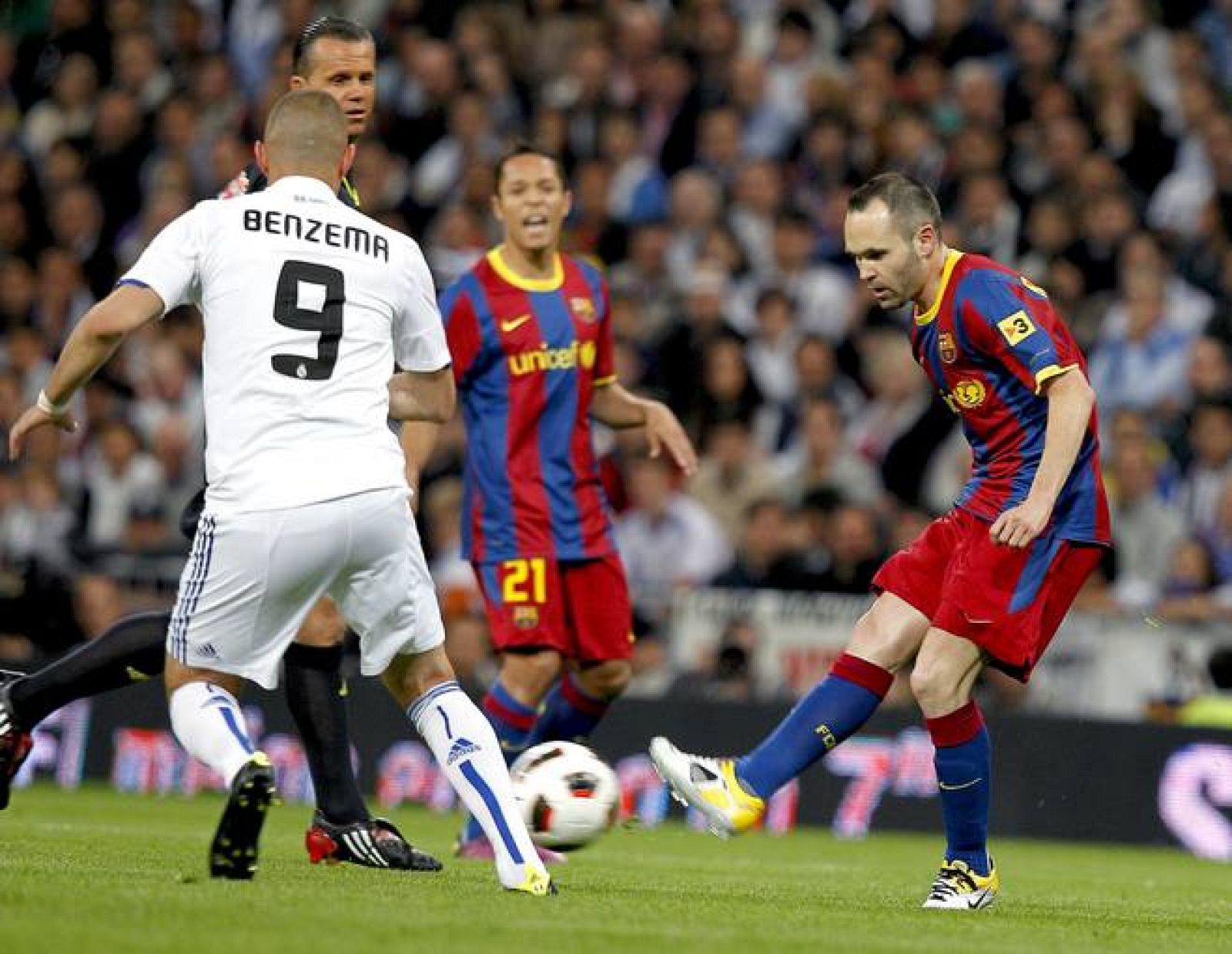 El centrocampista del FC Barcelona Andrés Iniesta y el delantero francés del Real Madrid Benzema, debutarán en una final de la Copa del Rey. 