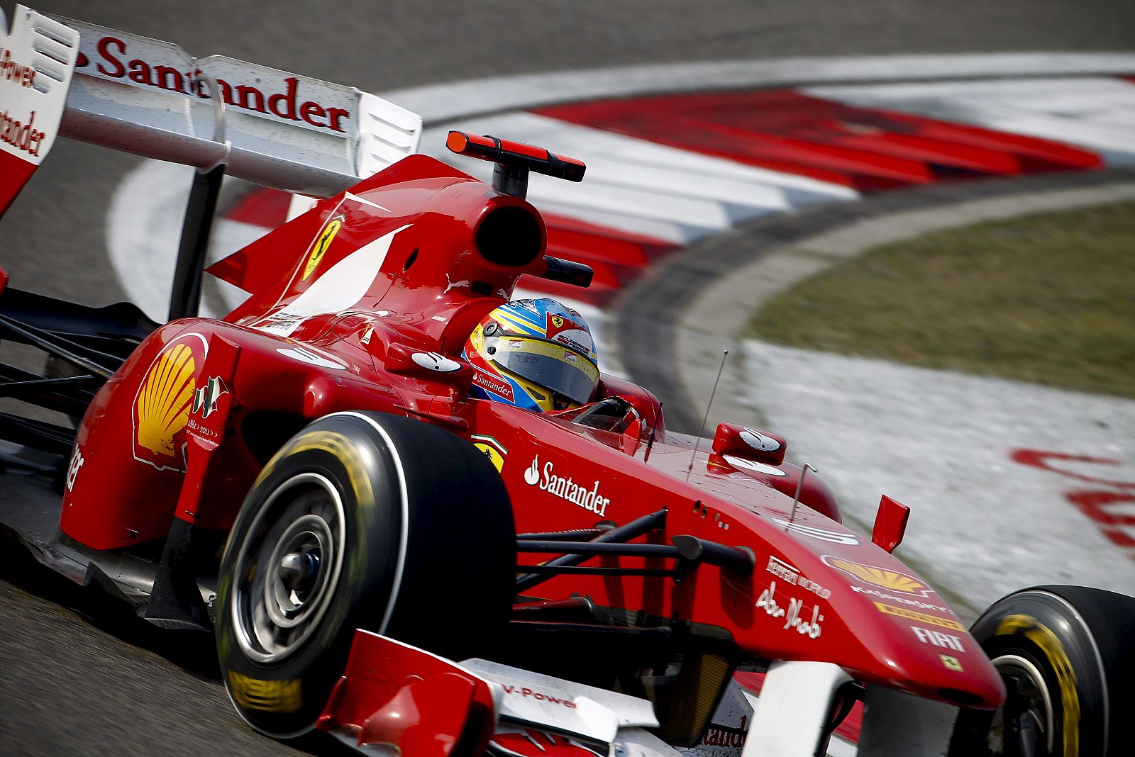 El piloto español Fernando Alonso, de la escudería Ferrari, durante el Gran Premio de China