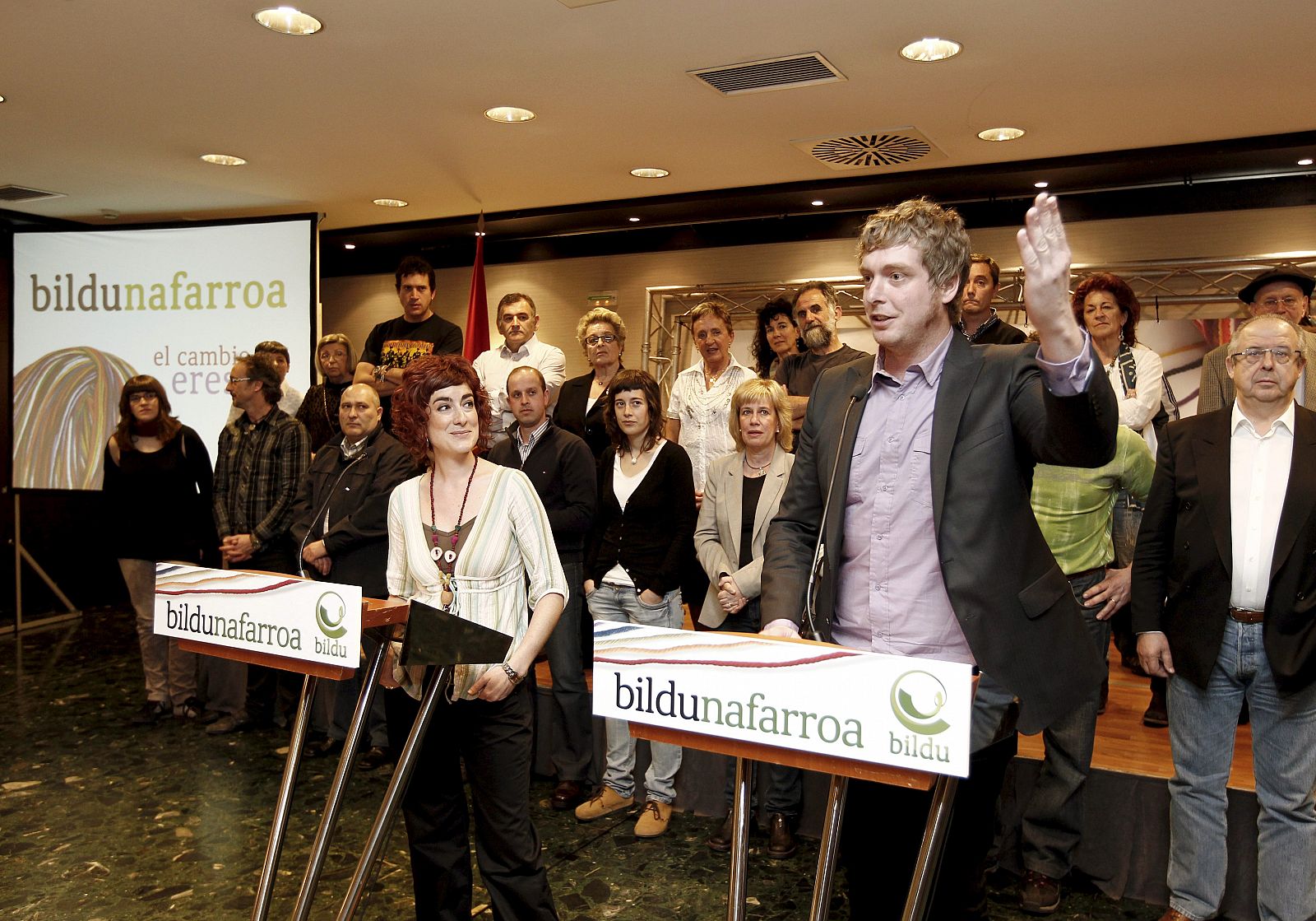 Los candidatos al Parlamento de Navarra, Bakartxo Ruiz (2ª en la lista), y Maiorga Ramirez (1º en la lista), por la coalición soberanista Bildu