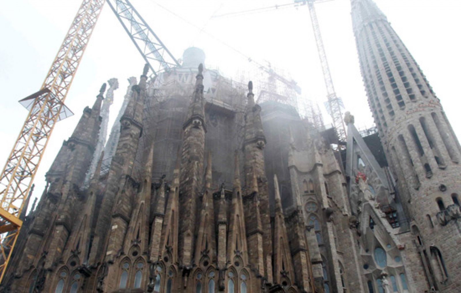 Foc a la Sagrada Família