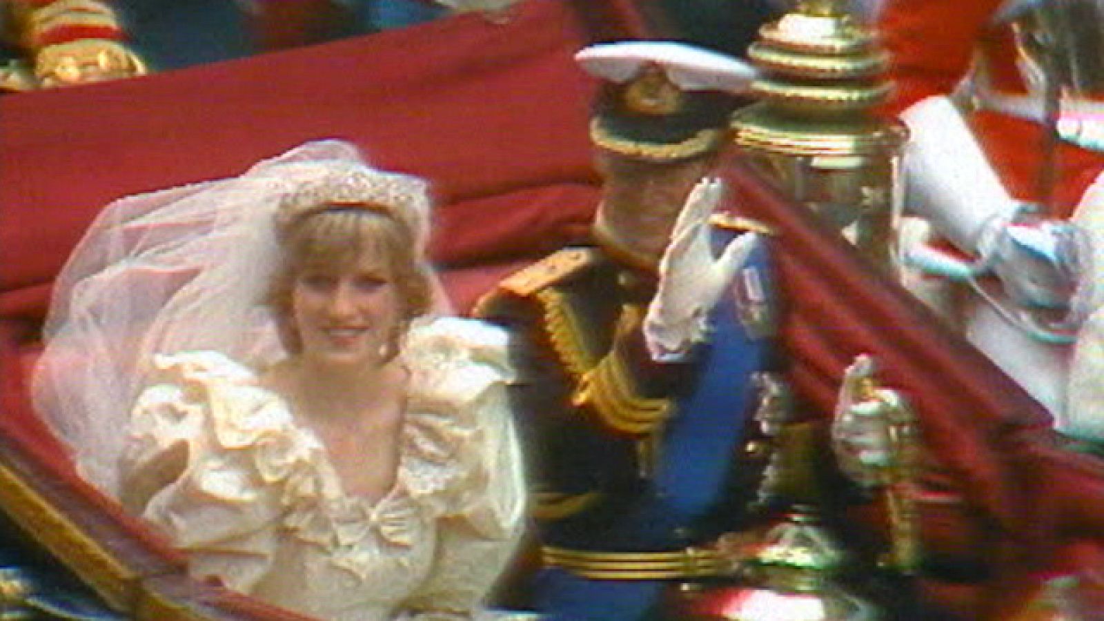 30 aos separan la boda del Prncipe Guillermo y su padre con Diana de Gales