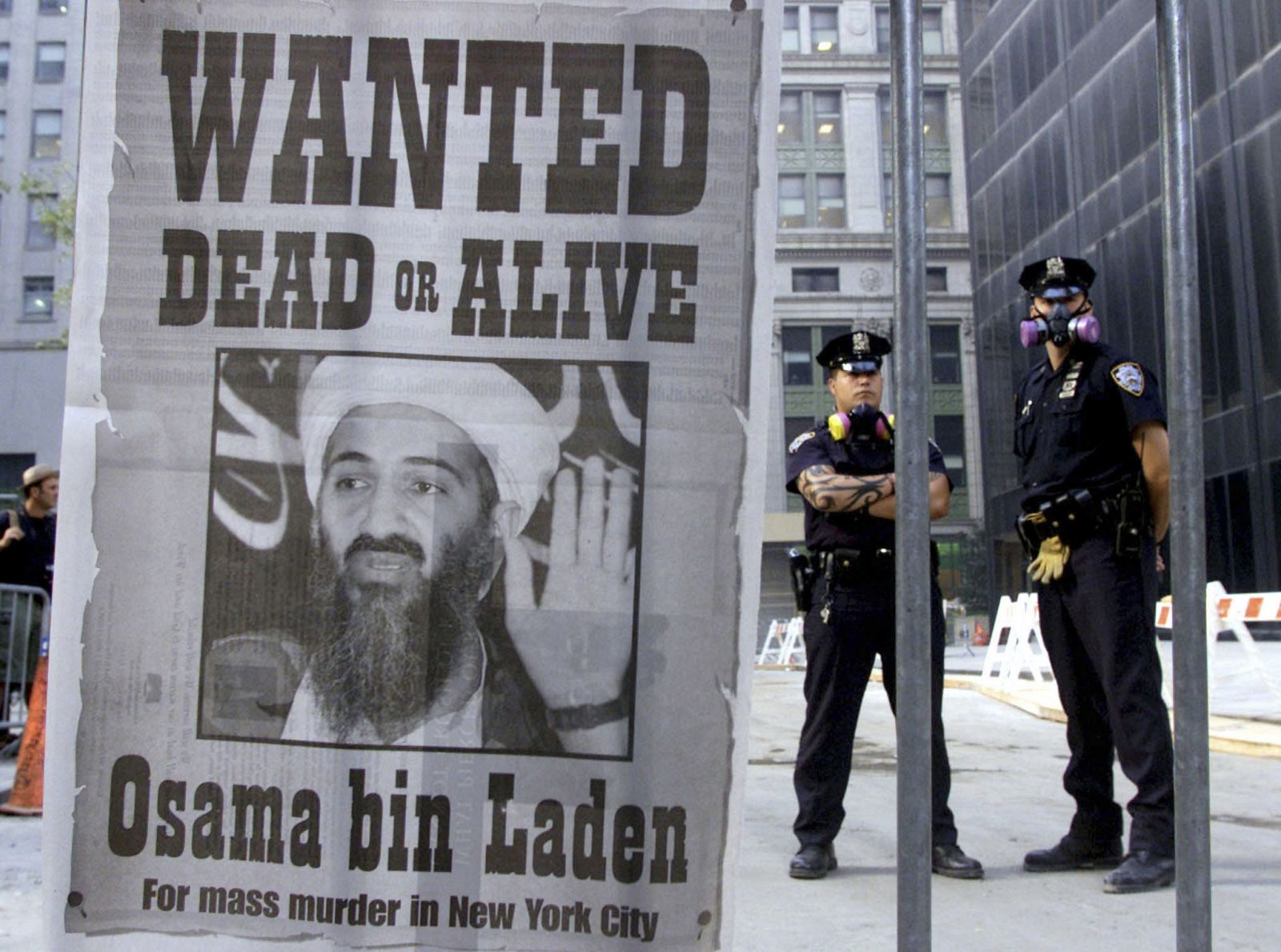 Cartel de "Se Busca Osama Bin Laden. Vivo o muerto".