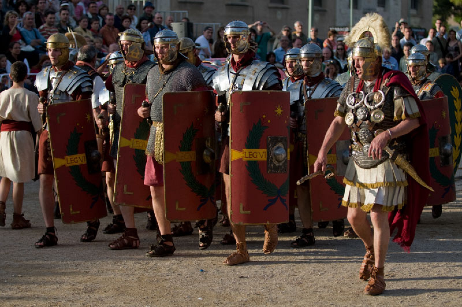 Legionarios romanos en  formación en el Festival  de Tarraco Viva
