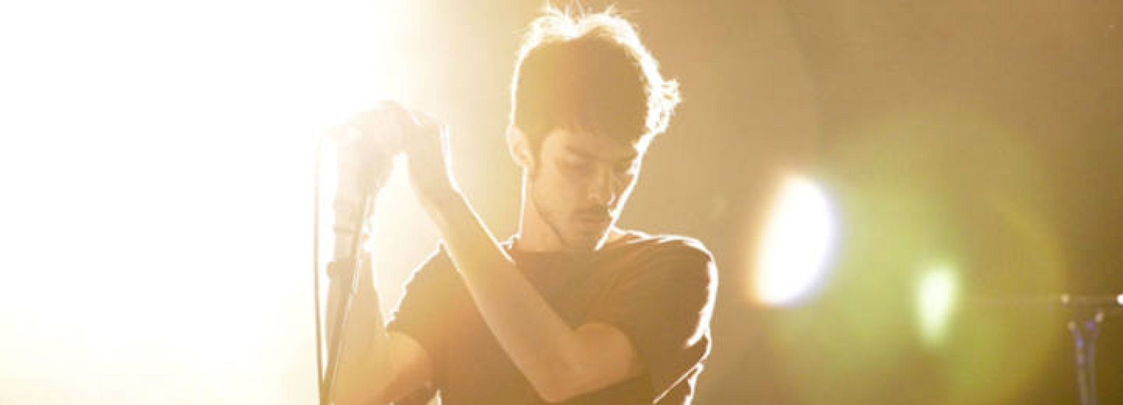 Pucho, cantante de Vetusta Morla, durante la actuación de la banda en el festival