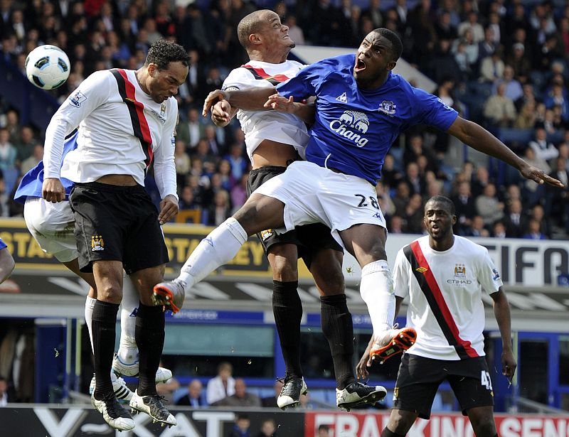 Everton's Anichebe heads at goal during their English Premier League soccer match against Manchester City in Liverpool