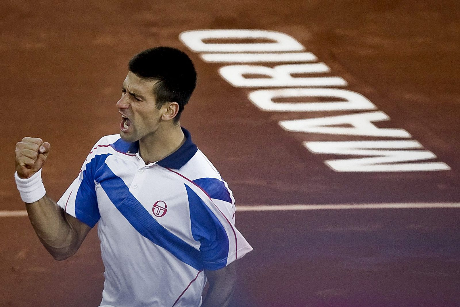 El tenista serbio Novak Djokovic celebra un punto.