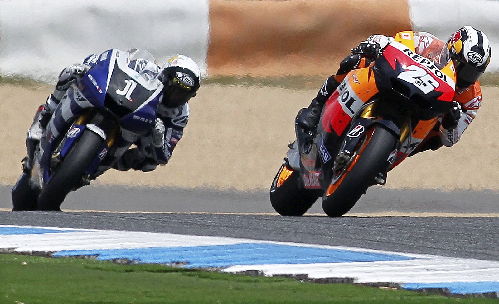 Pedrosa y Lorenzo en plena lucha por la victoria en el pasado GP de Portugal.