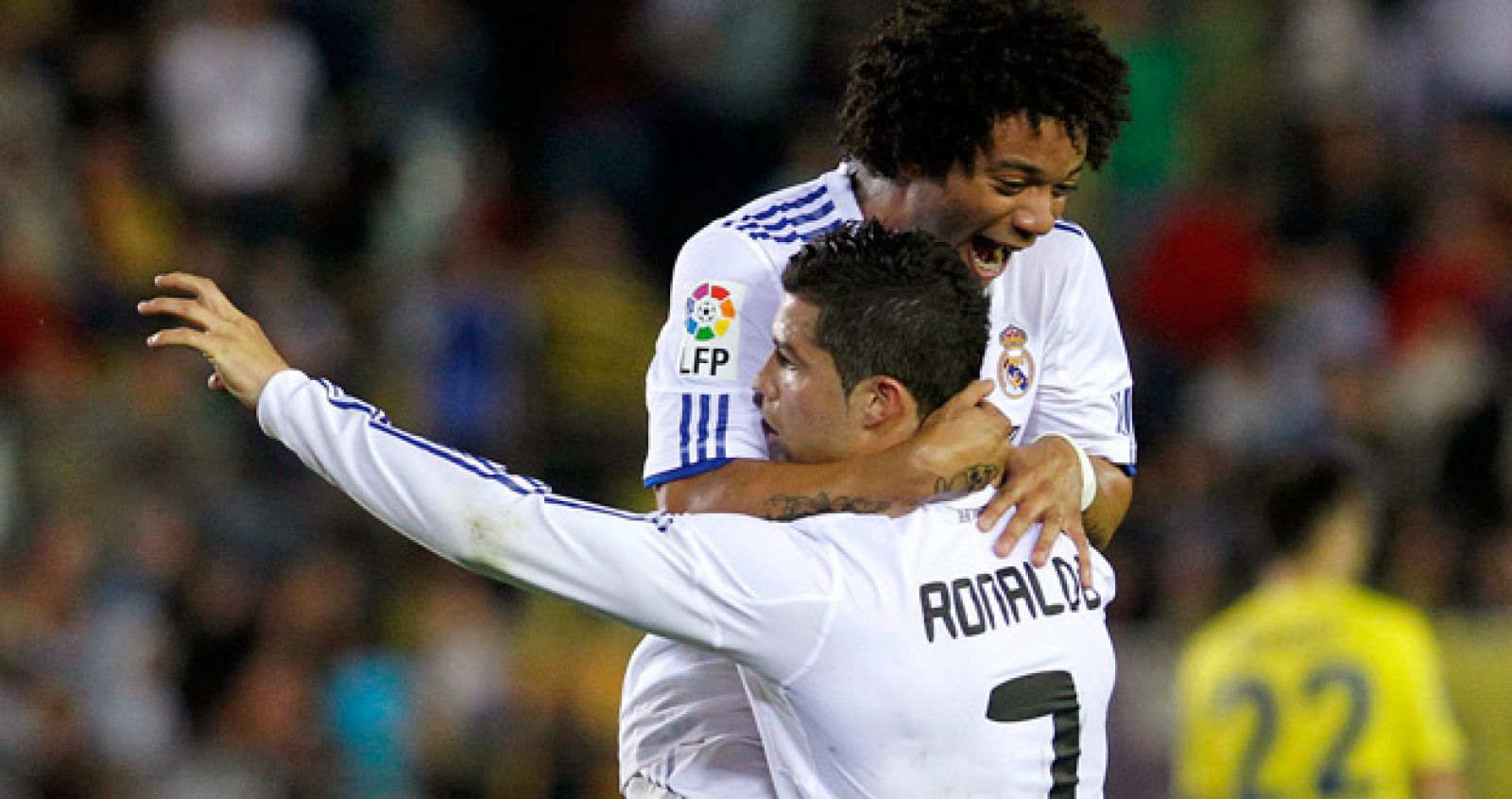 Cristiano Ronaldo celebra con Marcelo uno de los goles ante el Villarreal.