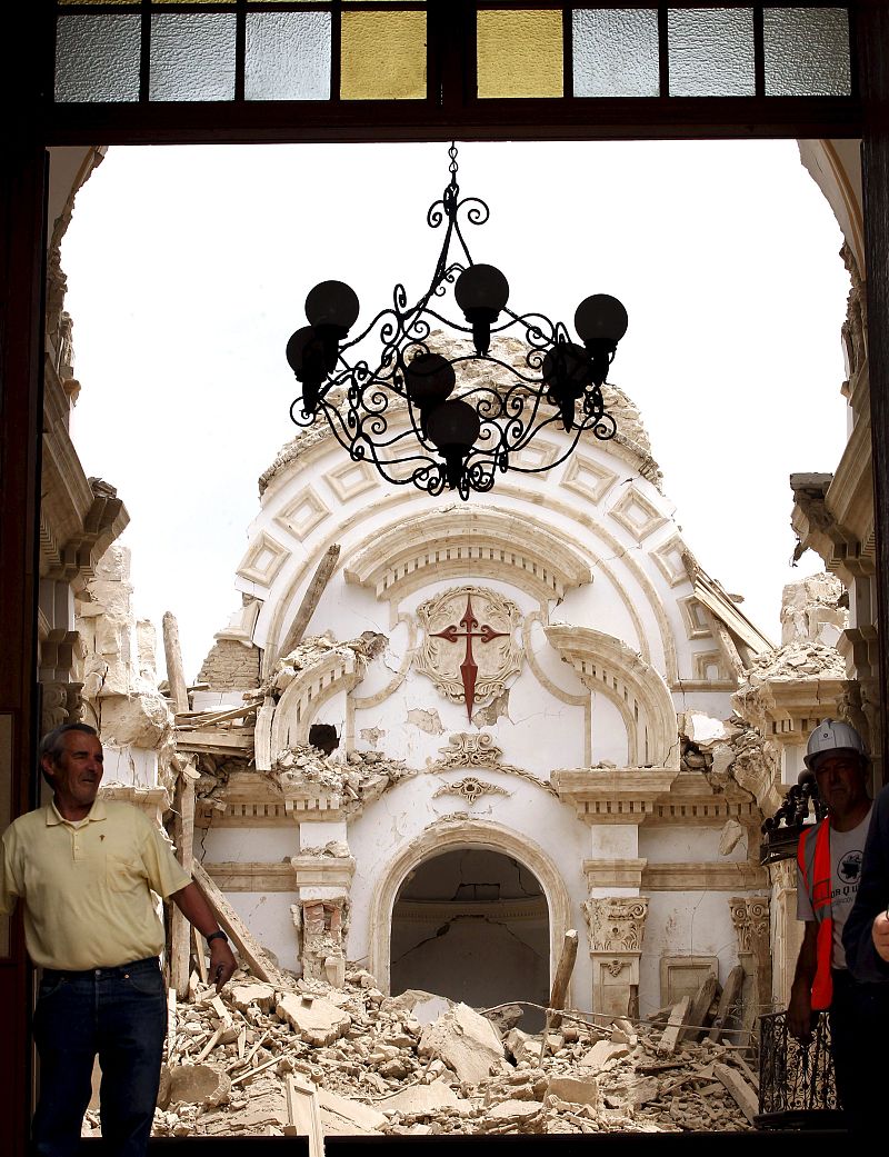 Destrozos en la Iglesia de Santiago, en el barrio de Lorca de La Viña