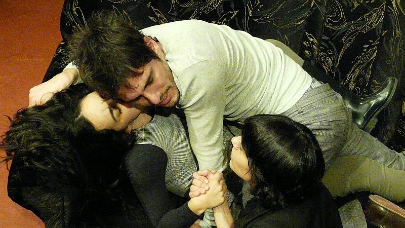 Lautaro Perotti encarna a Darío, un joven que trata de encontrarse y  que tiene una madre que le ama desesperadamente