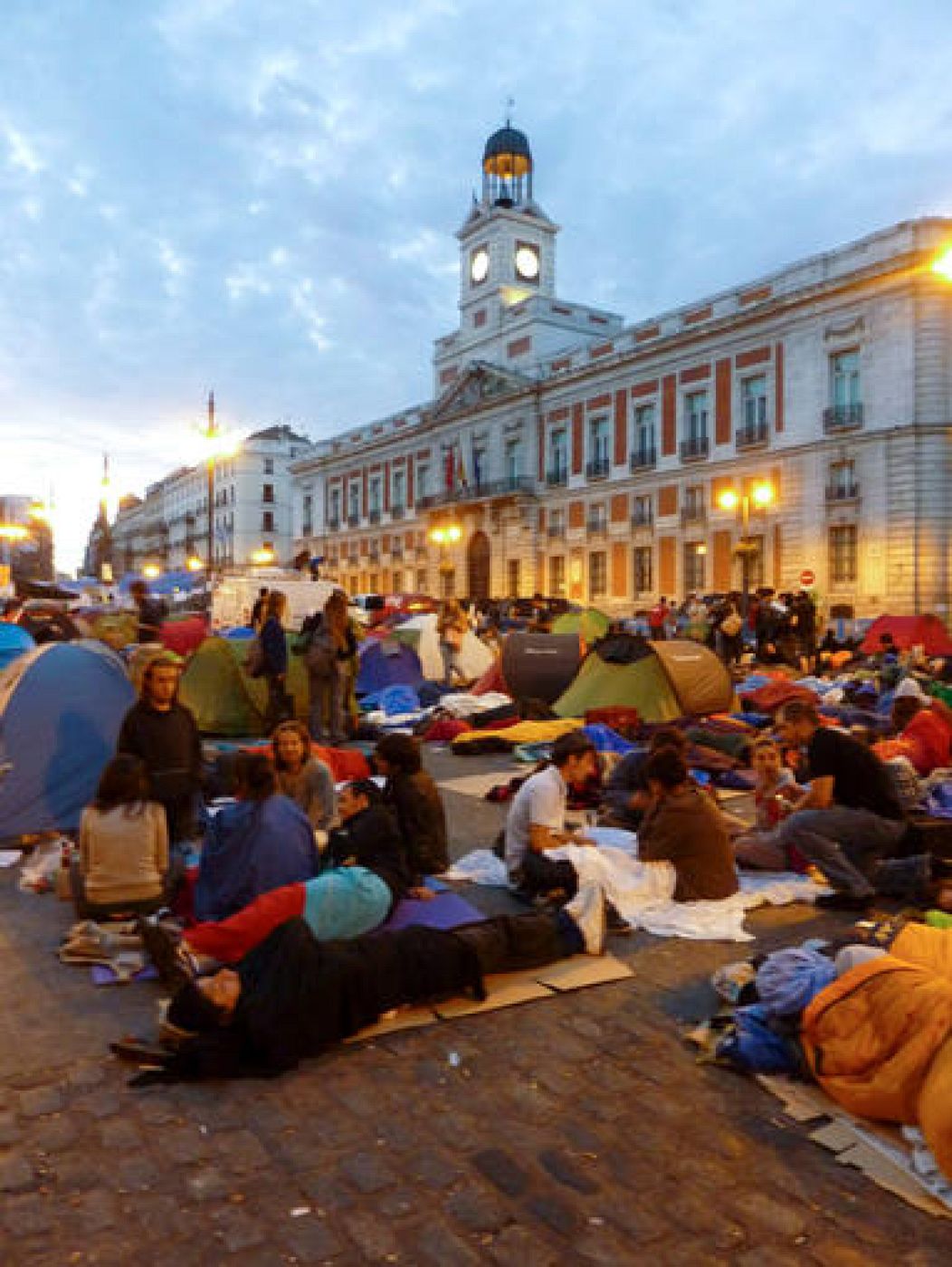 Los acampados debaten hoy el futuro del movimiento 15M 