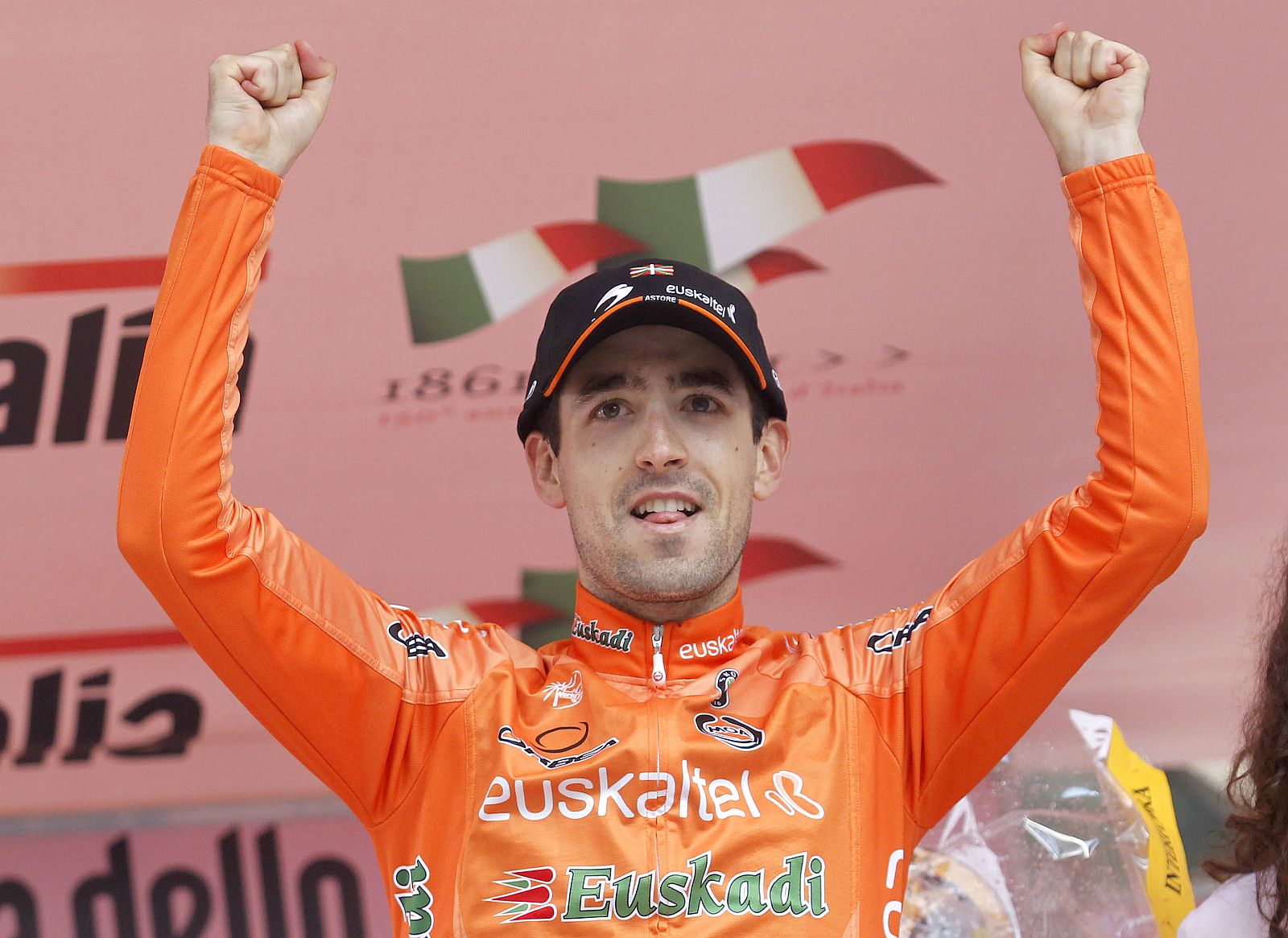 El español Mikel Nieve en el podio del Val di Fassa.